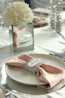 Настройка на бяла сватбена маса