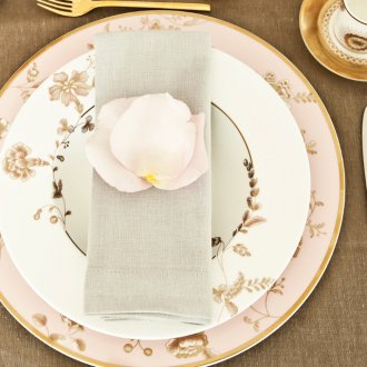 Сервиране на маса при вилата