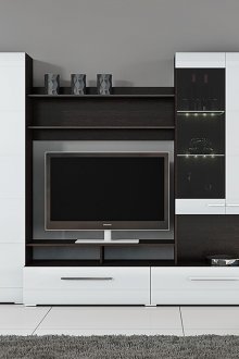 Стилна черно-бяла стена в хола