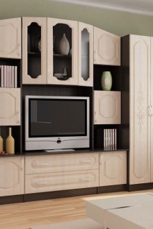 Класическа бежова стена в хола