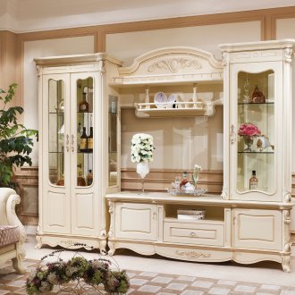 Кремова стена в барокова всекидневна