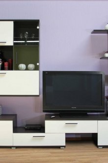 Черно-бяло пързалка във вътрешността на хола