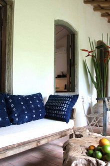 Тераса близо до къщата в еко стил