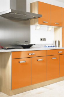 Малък оранжев кухненски комплект