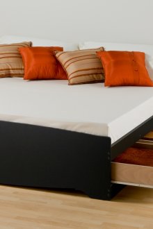 Черно легло с три чекмеджета