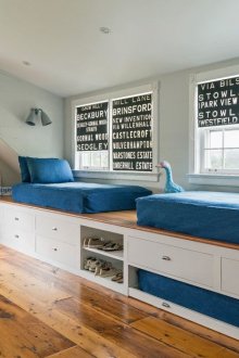 Място за почивка с чекмеджета в детската стая