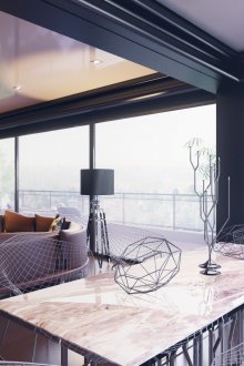 Метални столове и скулптури в кухнята