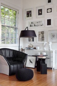 Черна и бяла всекидневна в скандинавски стил