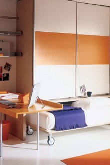 Бело-оранжеви деца