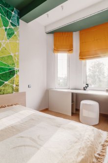 Оранжево-зелени акценти в интериора на спалнята