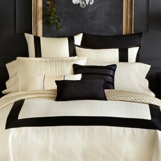 침실 인테리어의 아이보리와 블랙