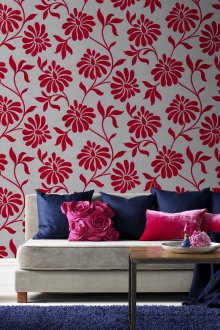 Rotes und graues Wohnzimmer