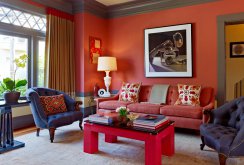 Red, blue, beige and brown colors in the interior of the living room