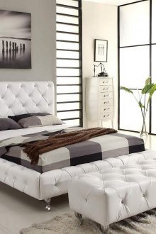 Dinding kelabu di dalam bilik tidur