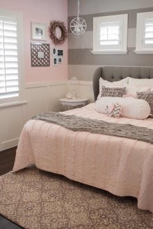 Blinds di bilik tidur merah jambu dan kelabu