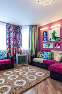 Розови стени и акценти в интериора на хола