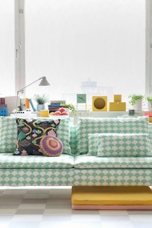 Розови карирани завеси в хола