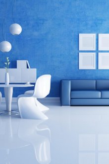 Сини стени в голям хол с бял под