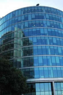 Остъкляване на фасадата на офис сградата