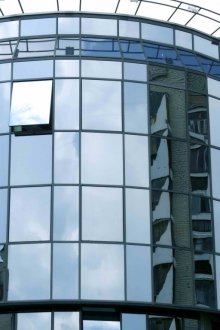 Остъкляваща фасада на бизнес центъра