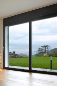 Голям прозорец в къщата