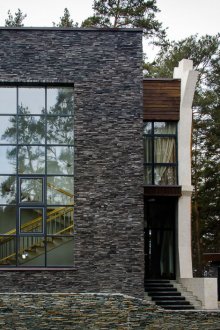 Остъкляване на двуетажна вила