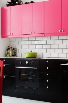 Черен и розов кухненски комплект