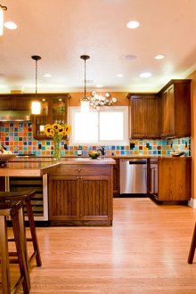 Оранжеви стени в кухнята