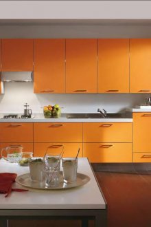 Красива оранжева кухня
