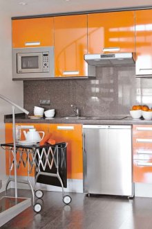 Сив и оранжев кухненски комплект