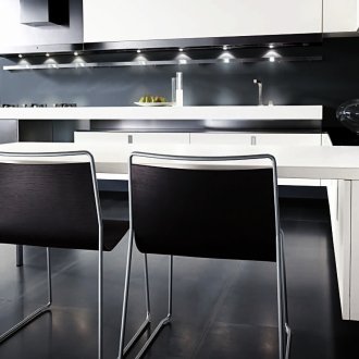Модна черно-бяла кухня