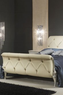 Розов диван в екологичен интериор