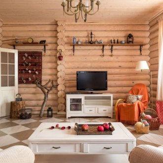 Бежова всекидневна в къща в селски стил