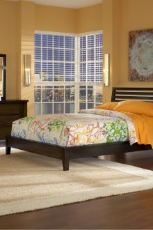 Dinding kuning pastel di dalam bilik tidur