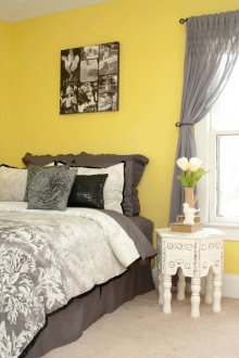Gabungan kuning, kelabu dan putih di dalam bilik tidur
