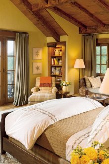 Dinding kuning di dalam bilik tidur