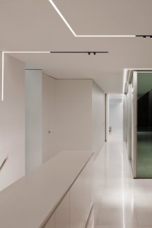 Unusual high-tech apartment lighting