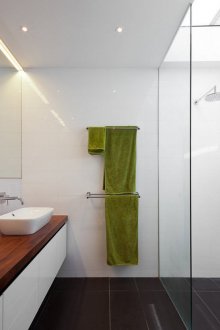 Kerja-kerja kayu di bilik mandi