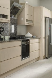 Сив и бежов кухненски комплект