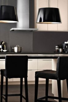 Черна и бежова кухня