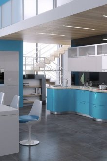 Модерна синьо и бяла кухня