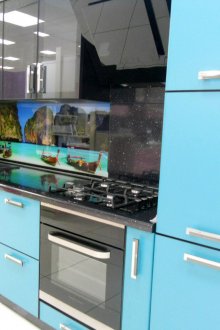 Черна и синя кухня