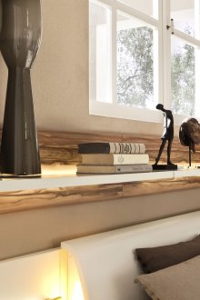 Рафт на главата на леглото