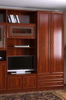 Испанска орехова стена