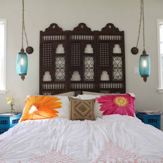 Екран в главата на леглото