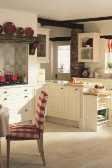 Кухня на полуостров в кънтри стил