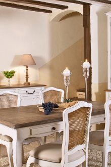 Мебели за трапезария в бял и кафяв кънтри стил