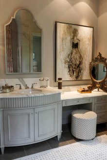 Бели мебели за баня в стил кънтри
