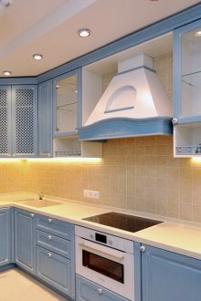 Бежов и син ъглов кухненски комплект