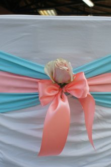 Красив дизайн на празнична покривка за стол